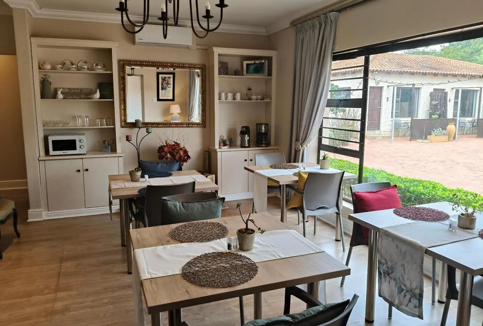 New Hunters Moon Hotel Kraaifontein Guest house