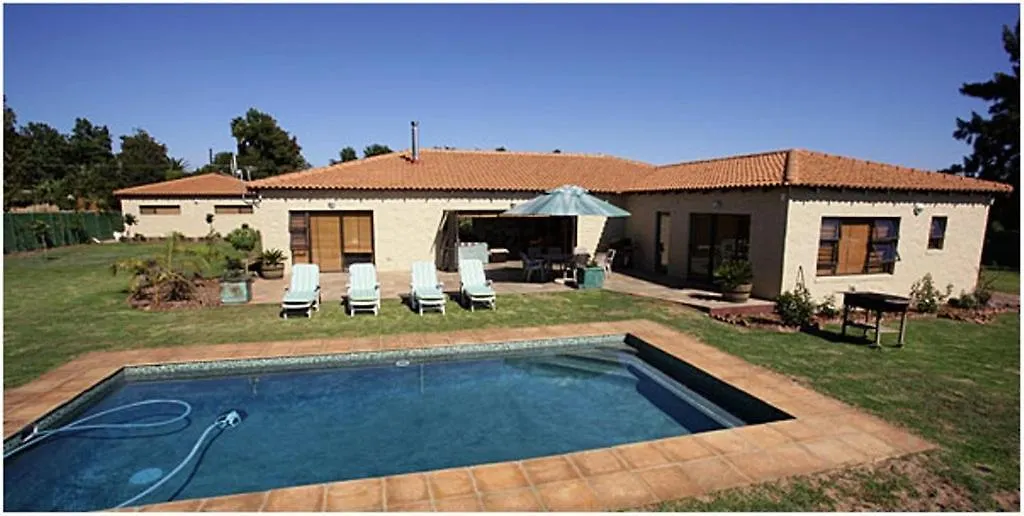 New Hunters Moon Hotel Kraaifontein 3*,