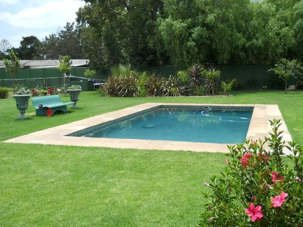 Guest house New Hunters Moon Hotel Kraaifontein