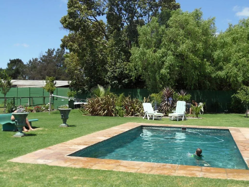 New Hunters Moon Hotel Kraaifontein 3*,