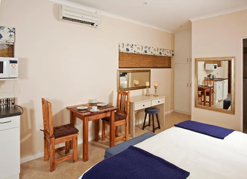 Guest house New Hunters Moon Hotel Kraaifontein